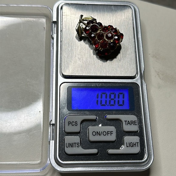 Vintage Rare red pear crystal brooch - Picture 7 of 7